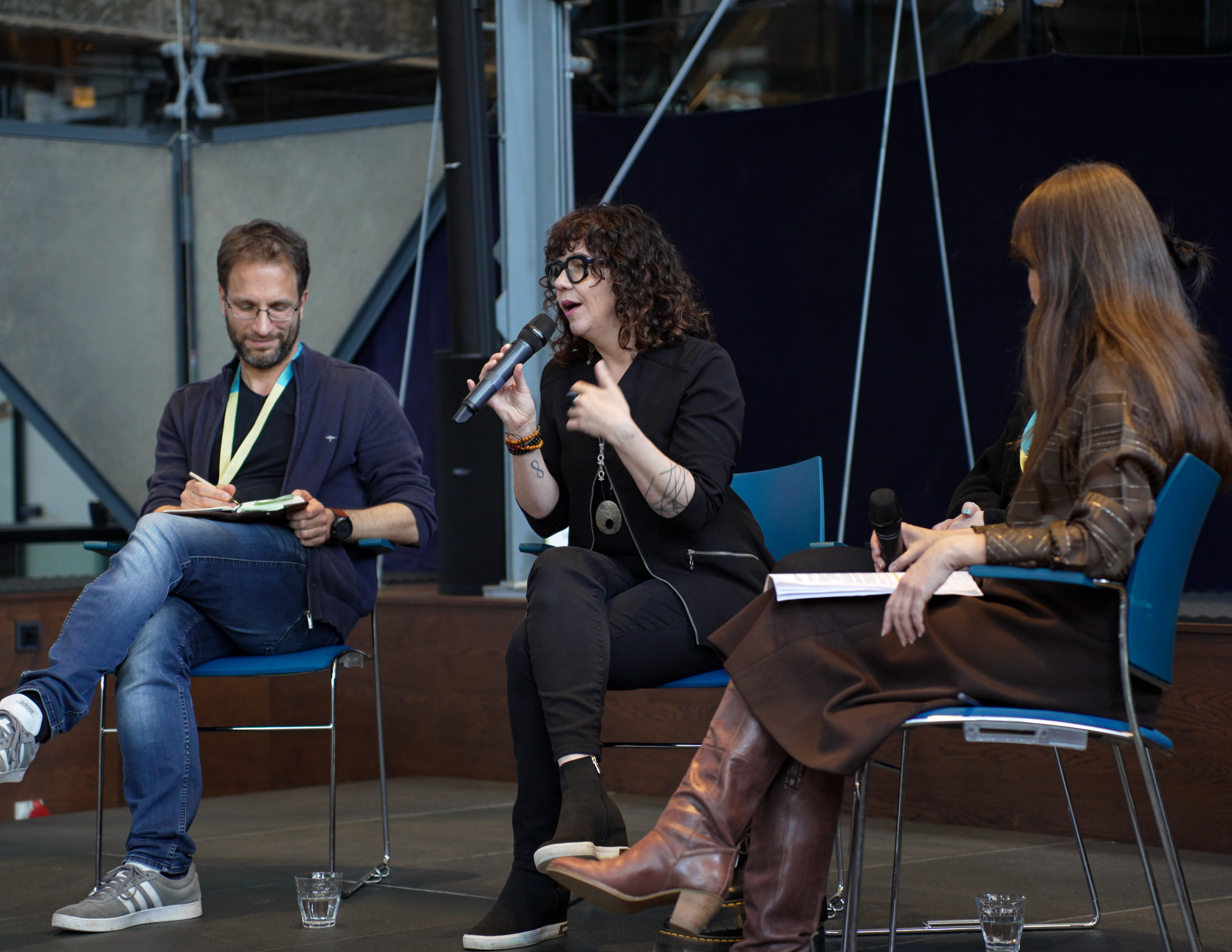 Natalie Loveless, Anne-Helen Mydland, Lenka Hamosova (behind Anne-Helen) and myself during the instigation. Foto by Thuur Kurvers.