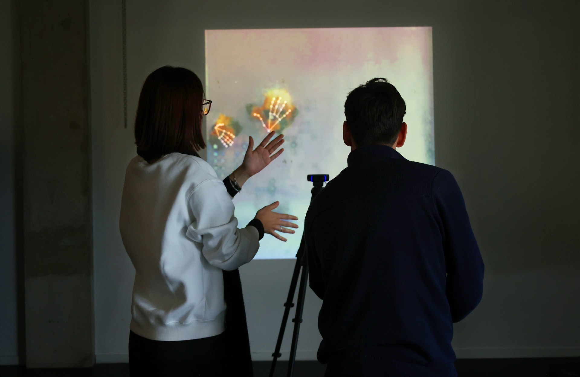 Image: The Algorithmic Gaze, AI in Motion / Nick Horemans and Nore Kerkhofs performing with the AI models, 2025. Photo by Frederik de Bleser.